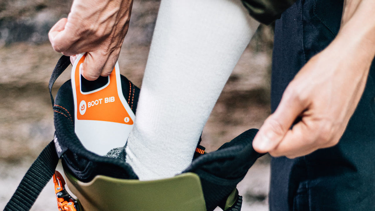Boot Bib® in use: the foot slides into the ski boot
